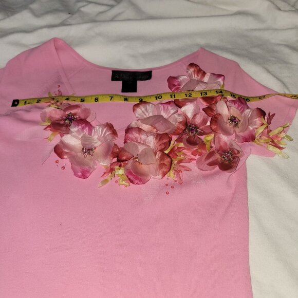Beautiful pink spring-summer top with  applique flowers - Picture 5 of 7